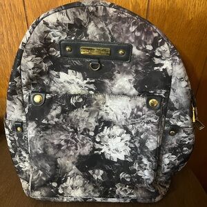 FLAW READ adrienne vittadini backpack Bag paintbrush Floral Black Gray White
